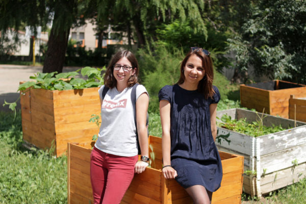 Coline et Julie au Collège Capouchiné